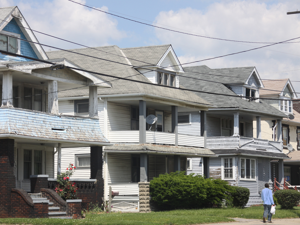 How to Tell If Your Home Value Is Being Affected by the Neighborhood
